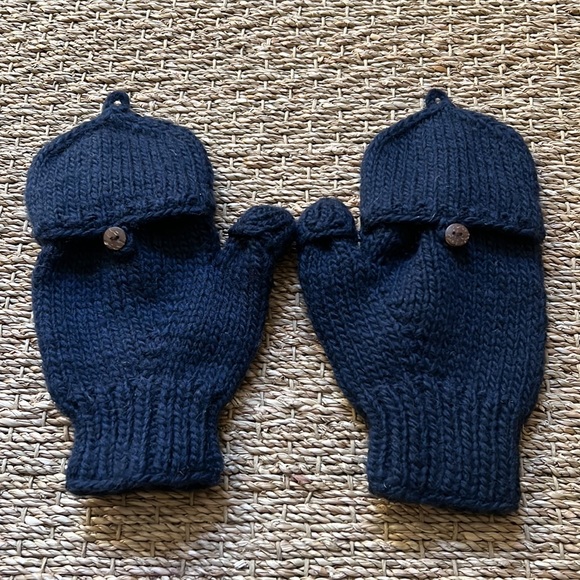 Mittens, can be worn fingerless or with the tops pulled over - Picture 2 of 4